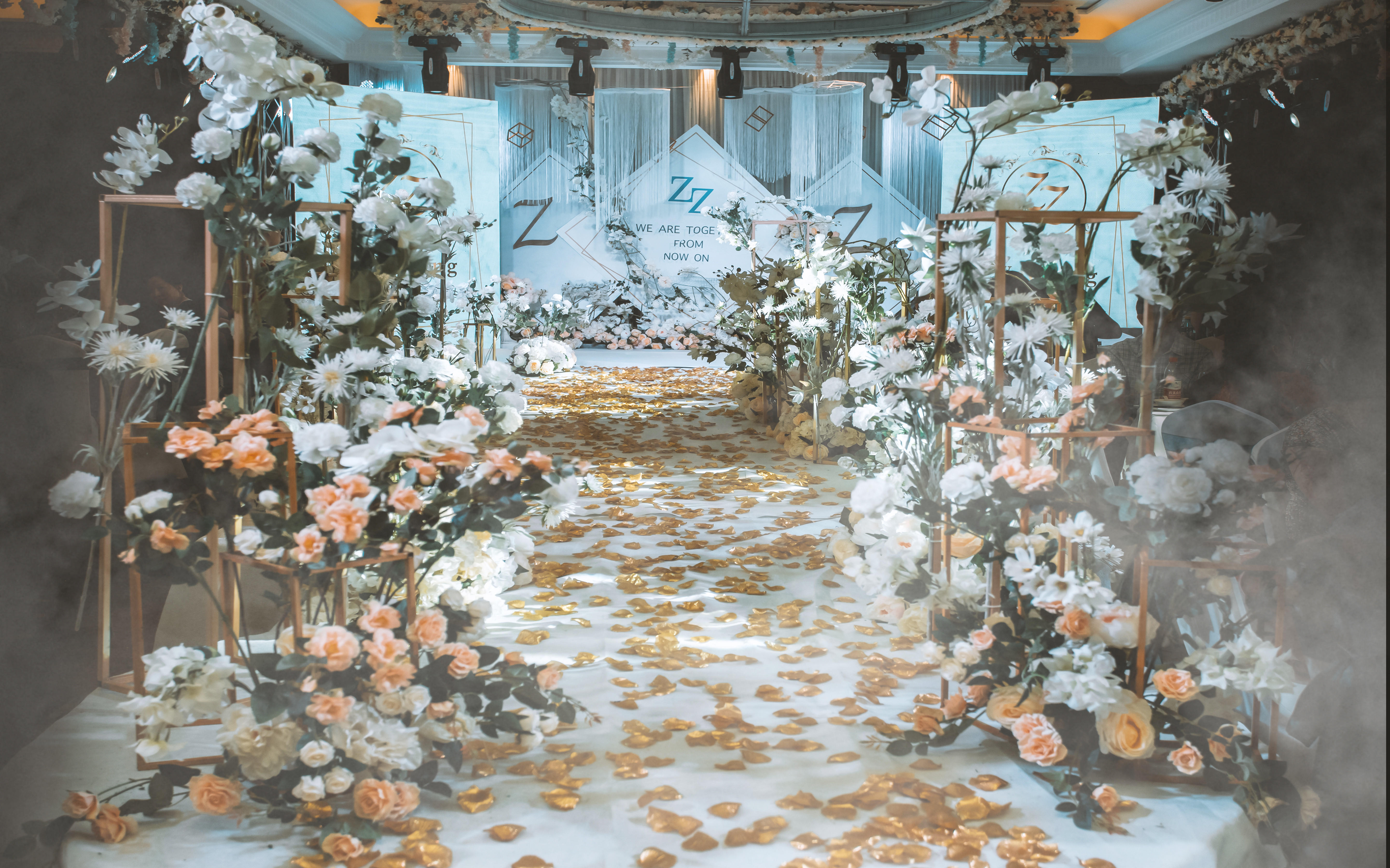 轻奢白绿极简风梦幻城堡婚礼