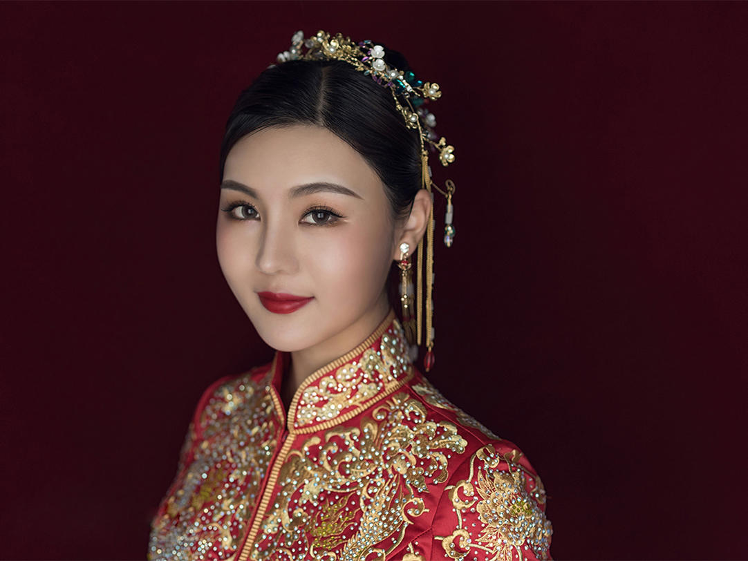 【李锐造型婚纱】三套主婚服租赁+创意总监全程跟妆