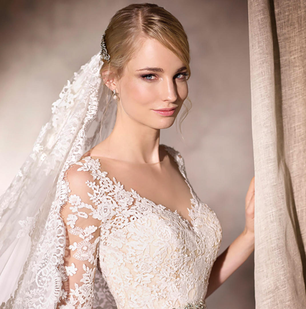 【轻纱婚纱】国外品牌镂空蕾丝鱼尾A摆仪式纱