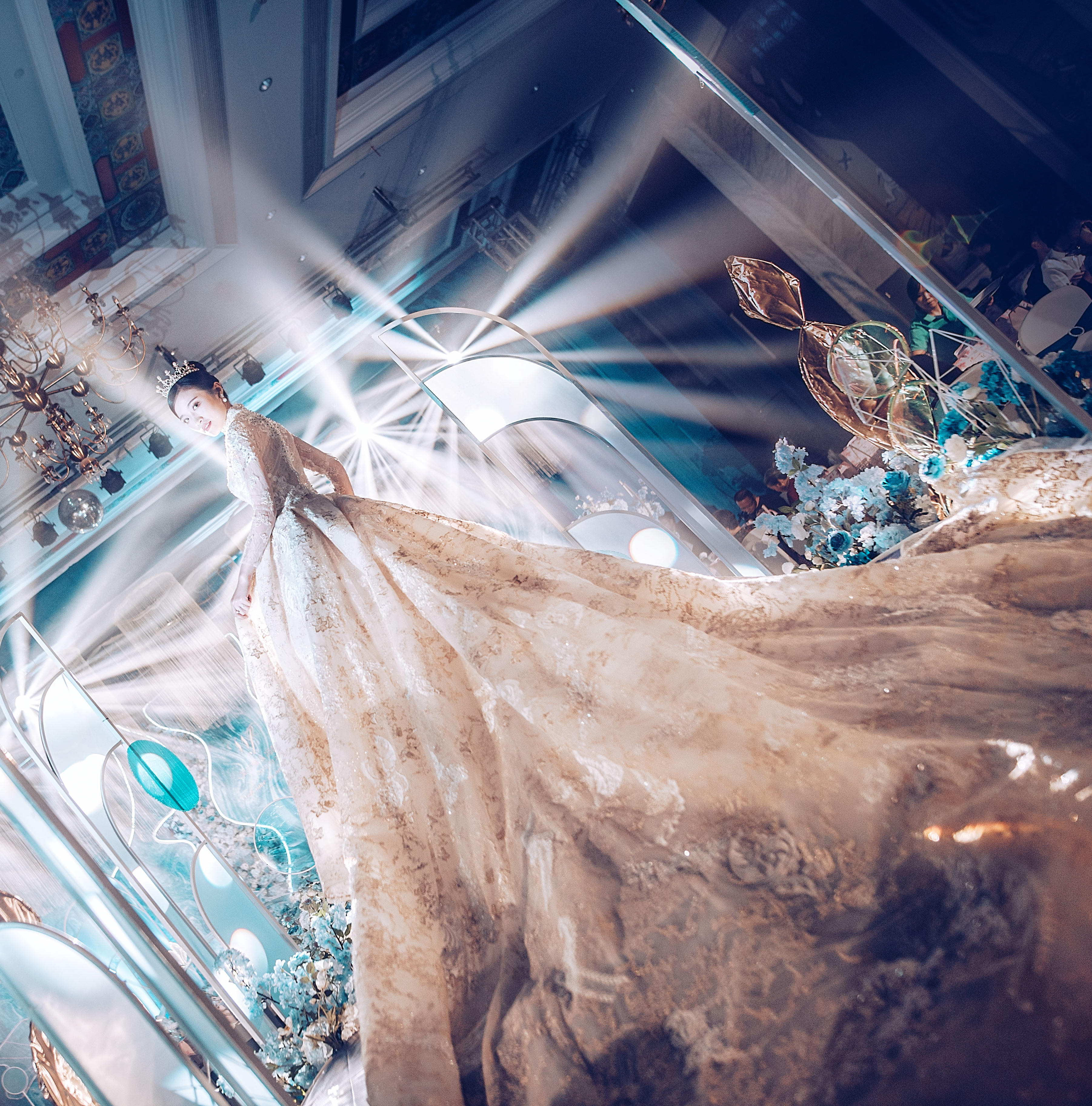 全场任选璀璨系列三件套 婚纱+礼服+中式