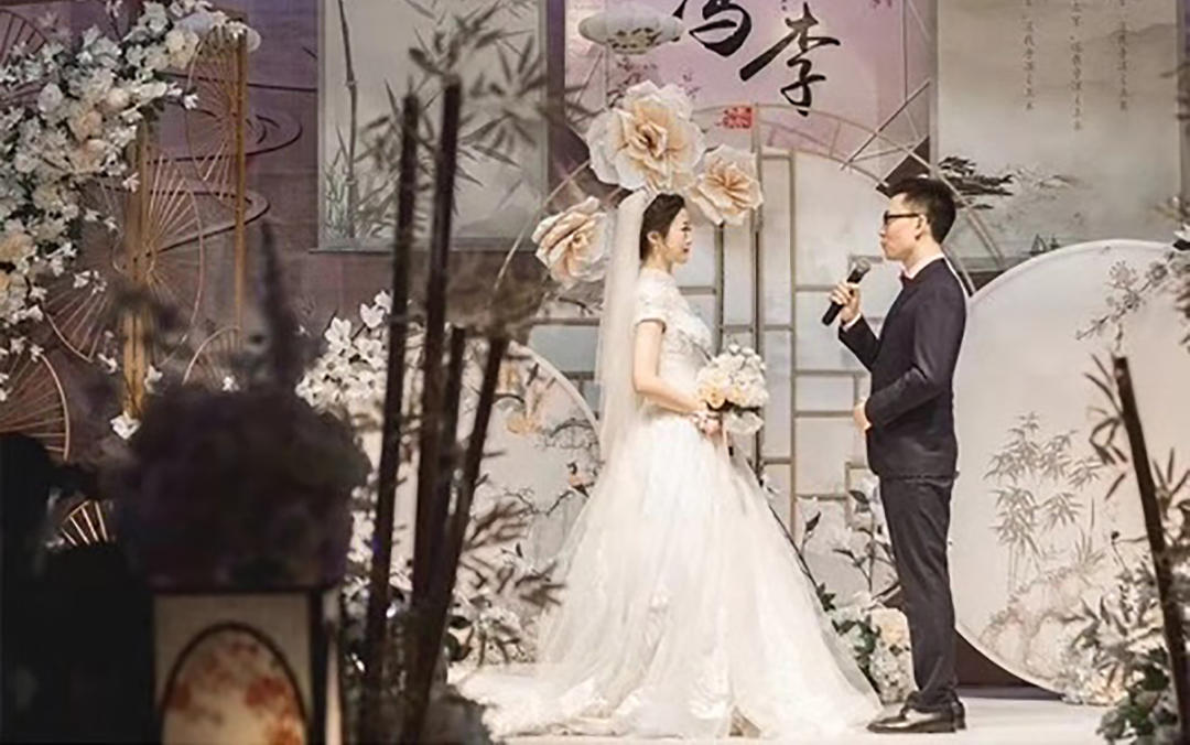 【皇后嫁衣轻奢馆】高领婚纱