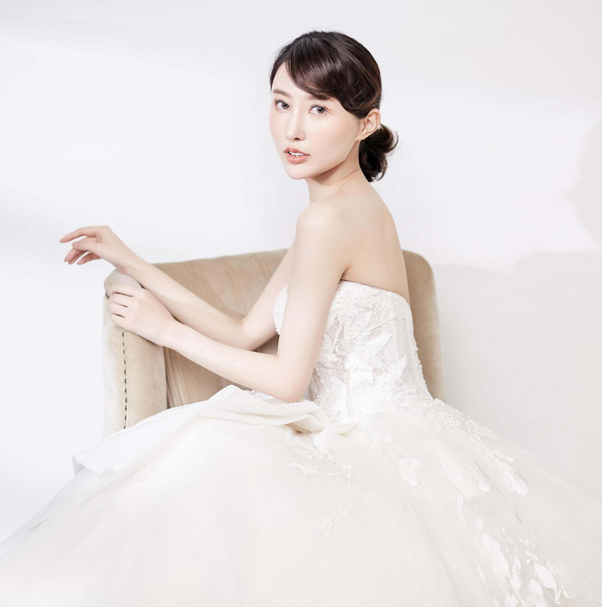 【明星同款】法式婚纱礼服3件套 送美学跟妆