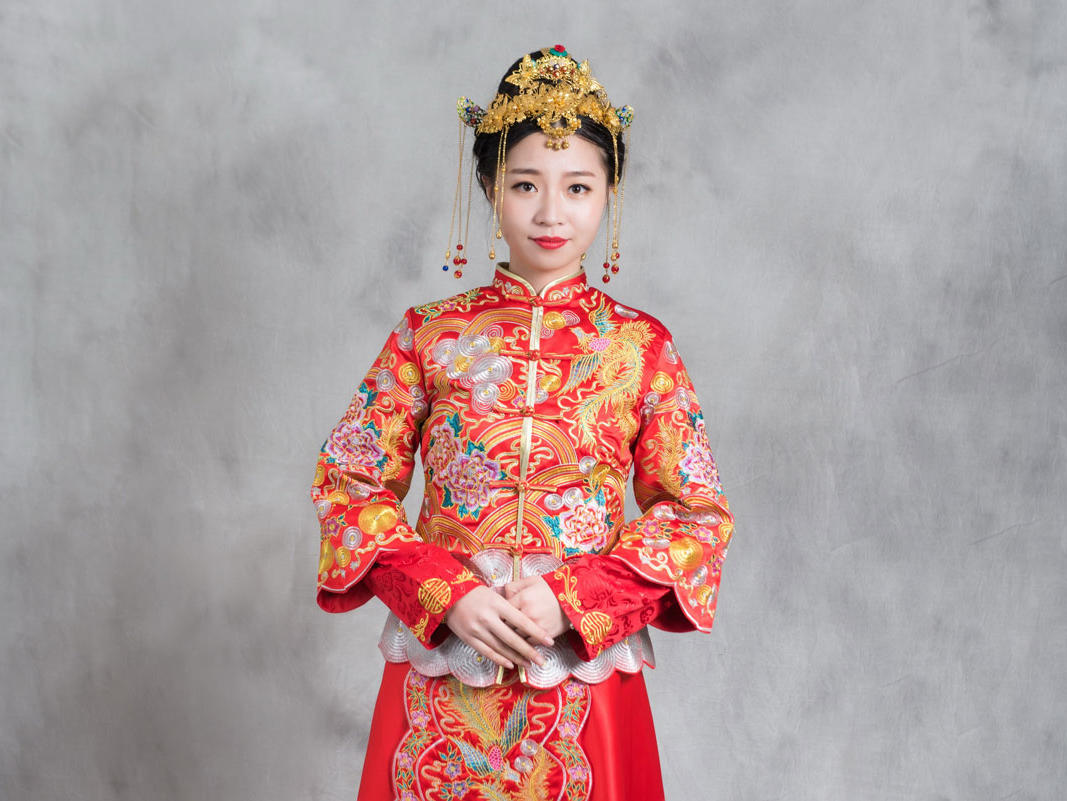 手工缝制云鸾彩凤刺绣龙凤褂秀禾服
