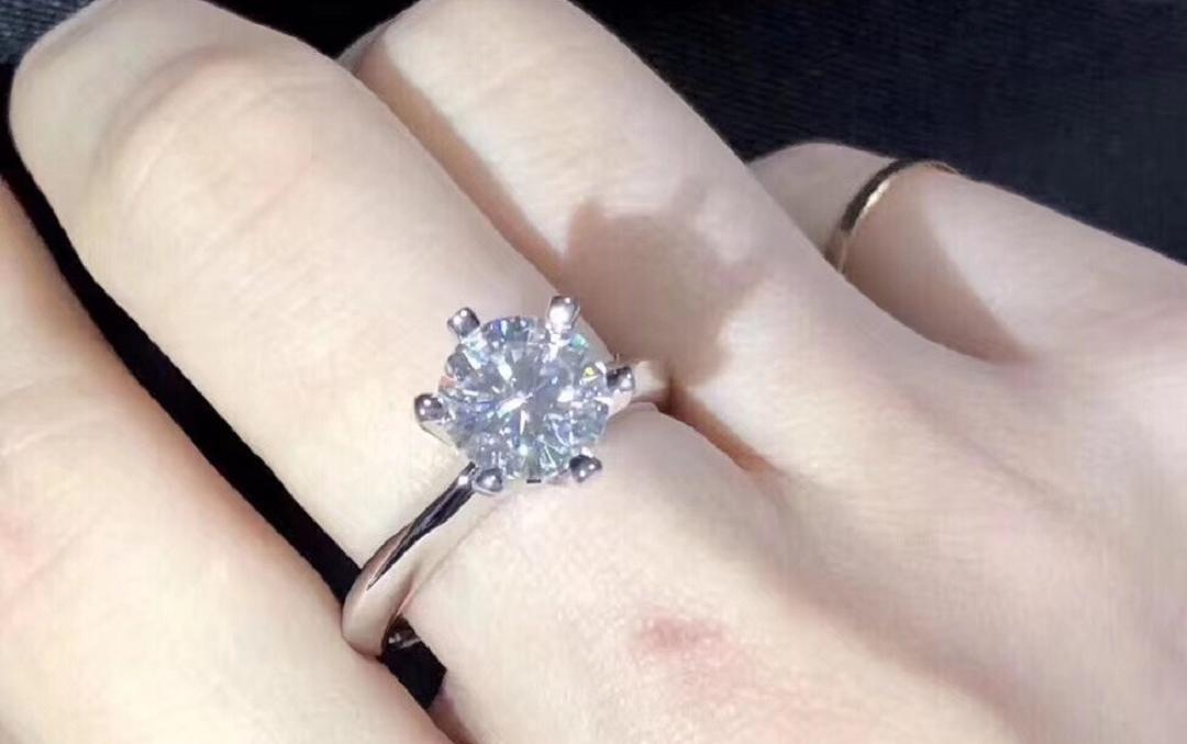 18K金求婚结婚钻戒钻石戒指女款婚戒