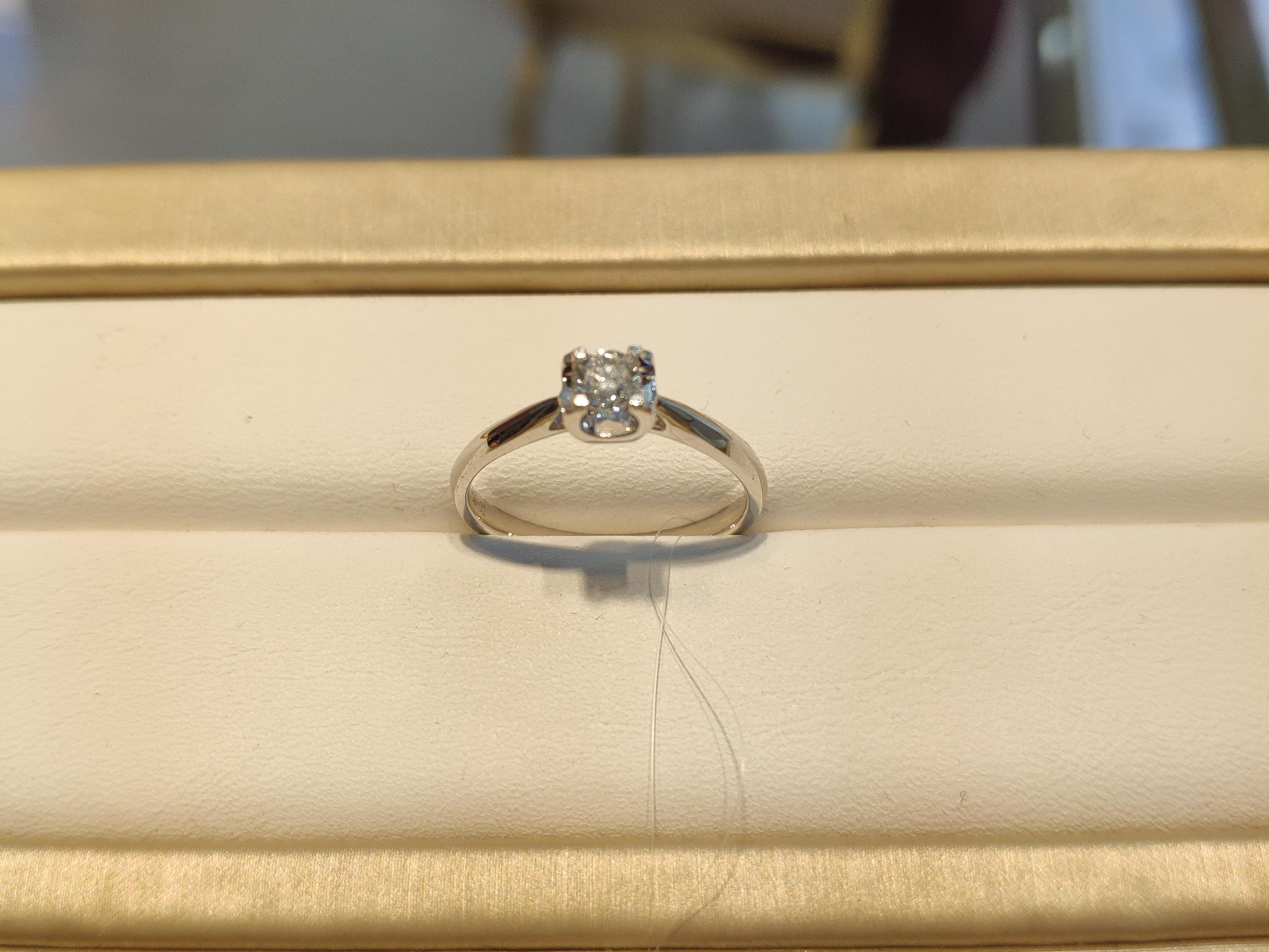 中国黄金品牌金AU750钻石戒指