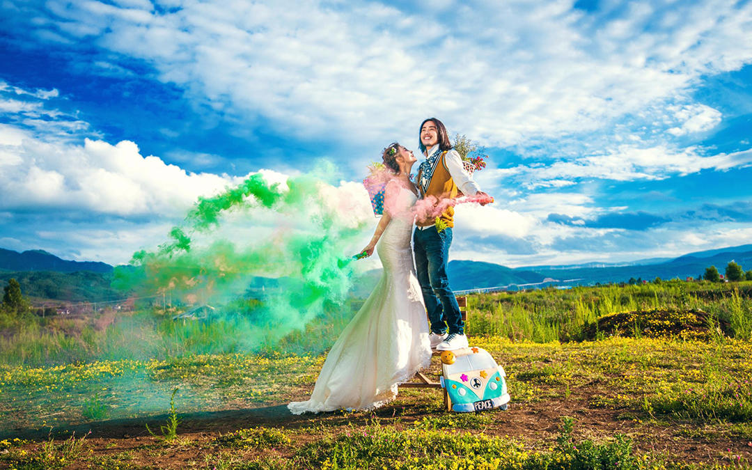 【火爆来袭】夜光婚纱+底片全送+鲜花造型+全包价