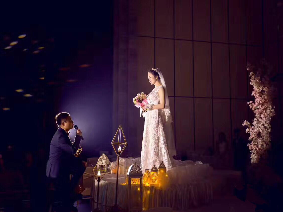 米特婚纱 清新可人款式中夹杂了安静的优雅