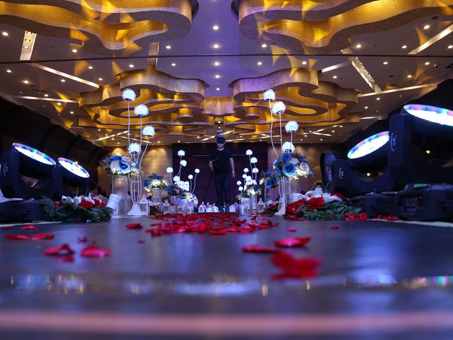 【鹏远婚庆】星级宾馆高端大气灯光秀婚礼送花艺设计