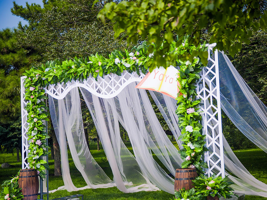 艾诺山西晋祠宾馆户外草坪婚礼