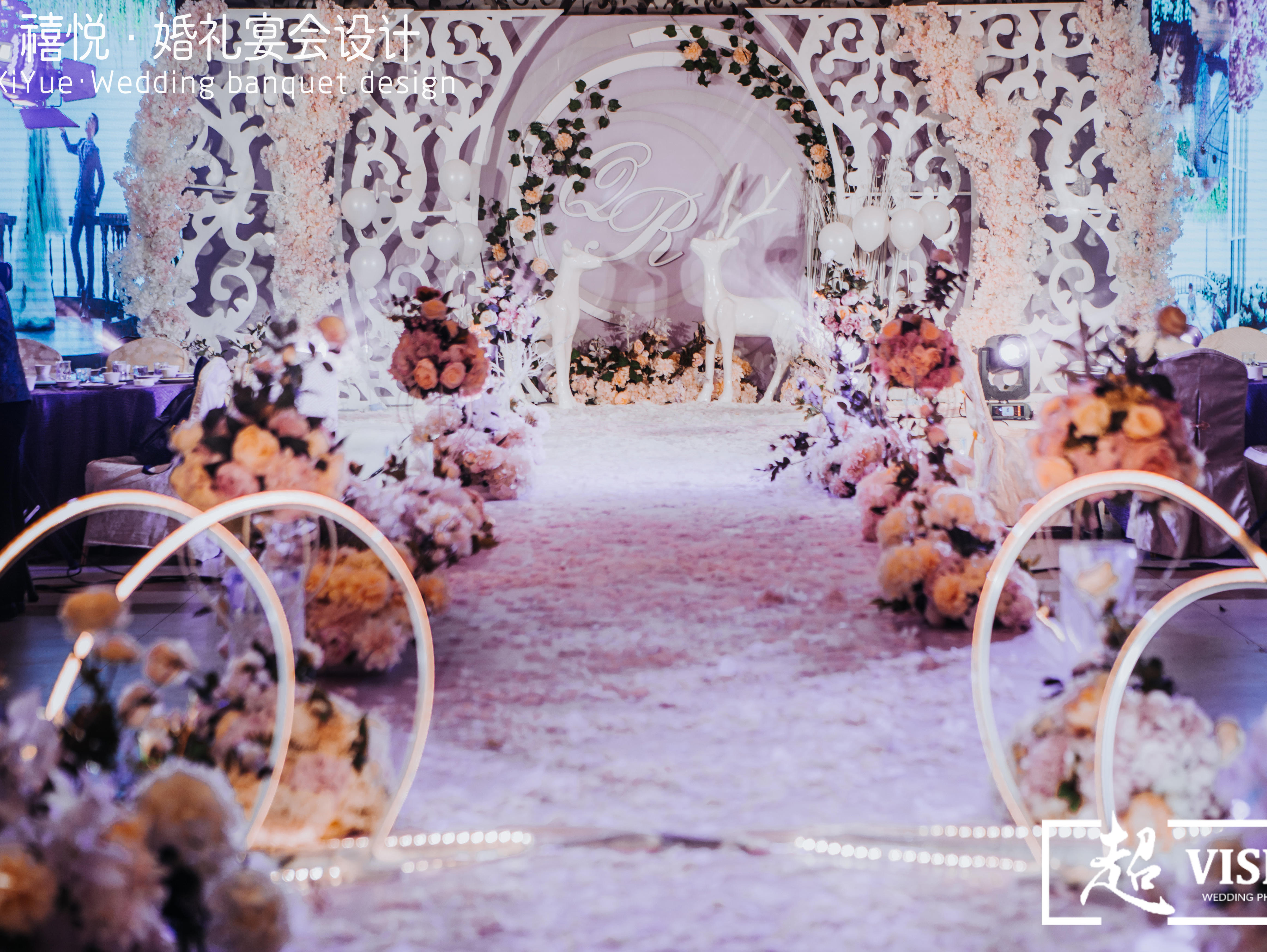 甜美系粉色梦幻风格婚礼现场