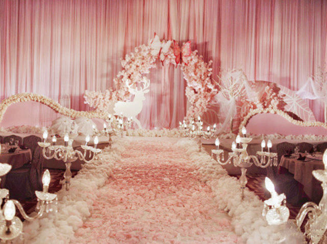 《蝶与樱花》店长推荐 水晶婚礼路引与多层舞台设计