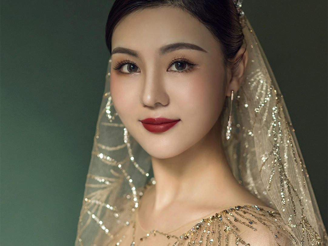 【李锐造型婚纱】三套主婚服租赁+创意总监全程跟妆