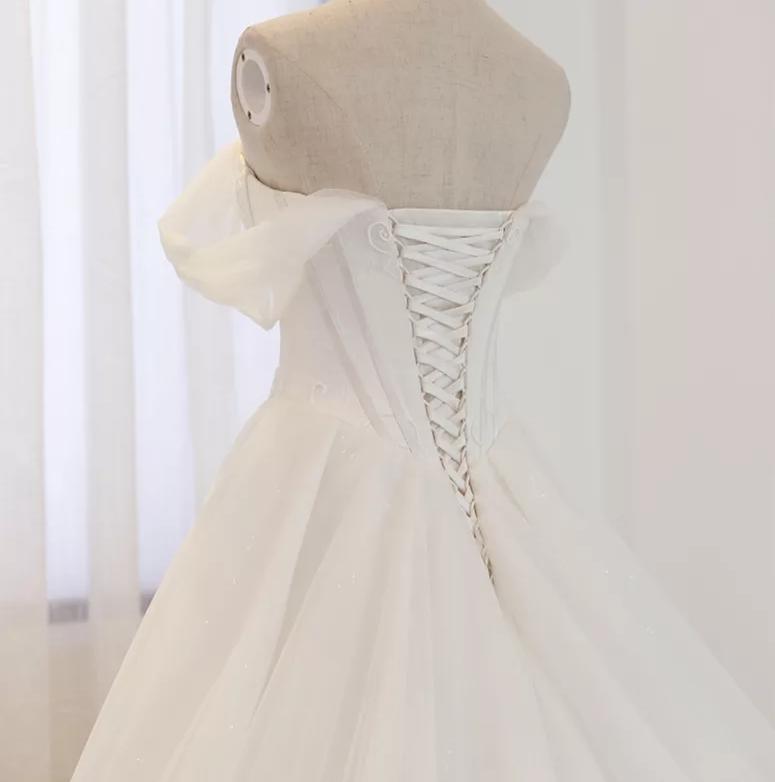 限时抢购一字肩梦幻心形仪式纱一套