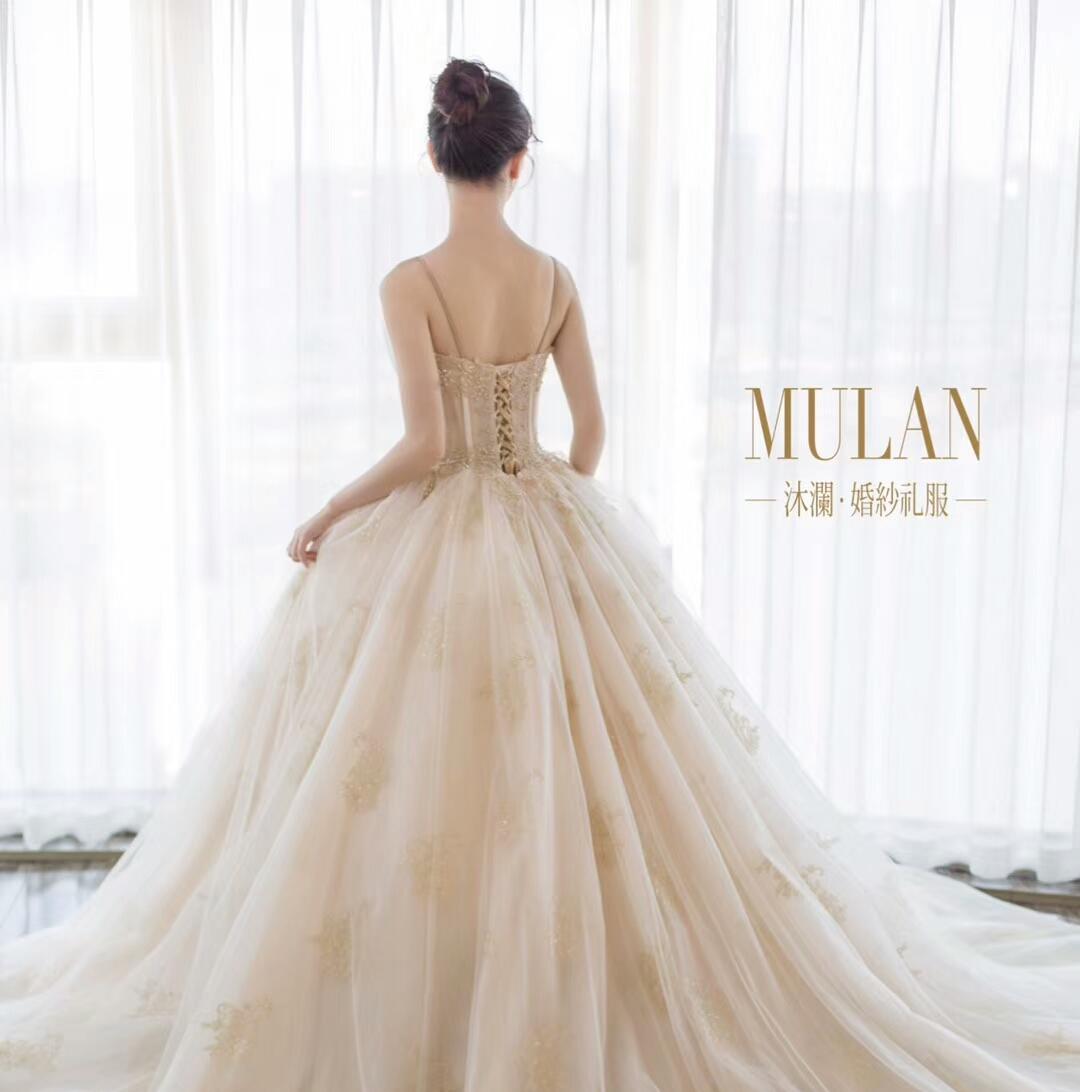 【精品区套系】3件套租赁+4套伴娘服