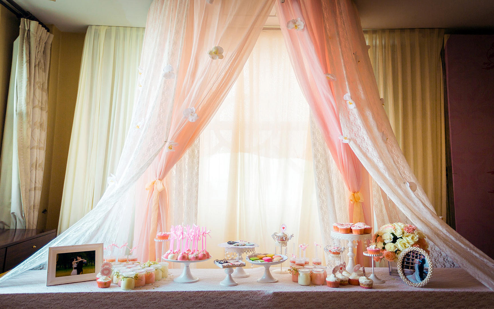 恰到好处的运用舞美灯效营造美轮美奂的婚礼场景