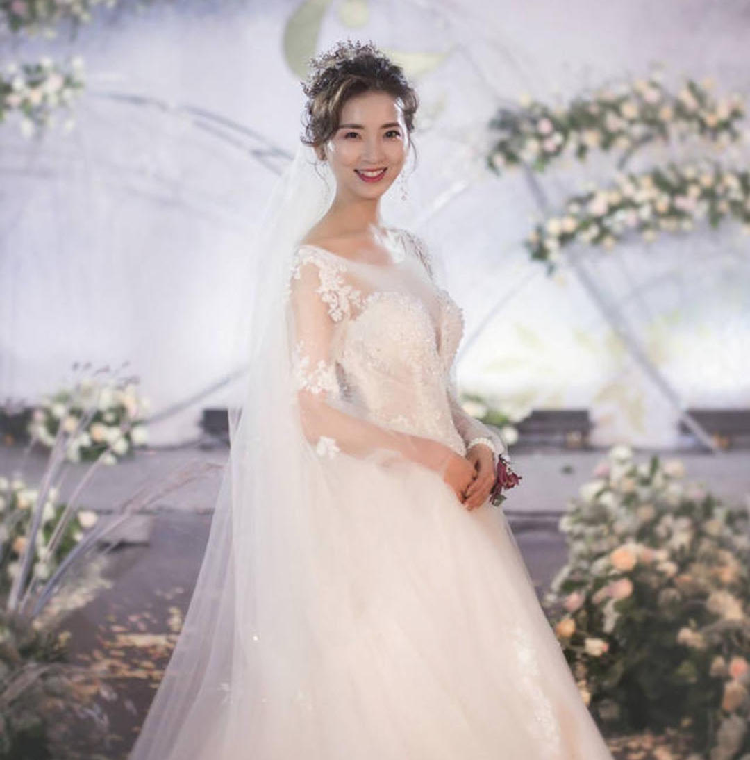 ［Dream婚纱］人气精选齐地婚纱四件套