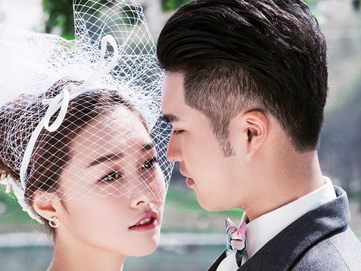 时尚裸拍婚纱照4999