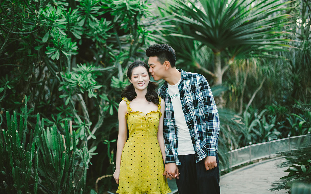种影像天津|高级定制清新自然文艺婚纱照赠鲜花手捧