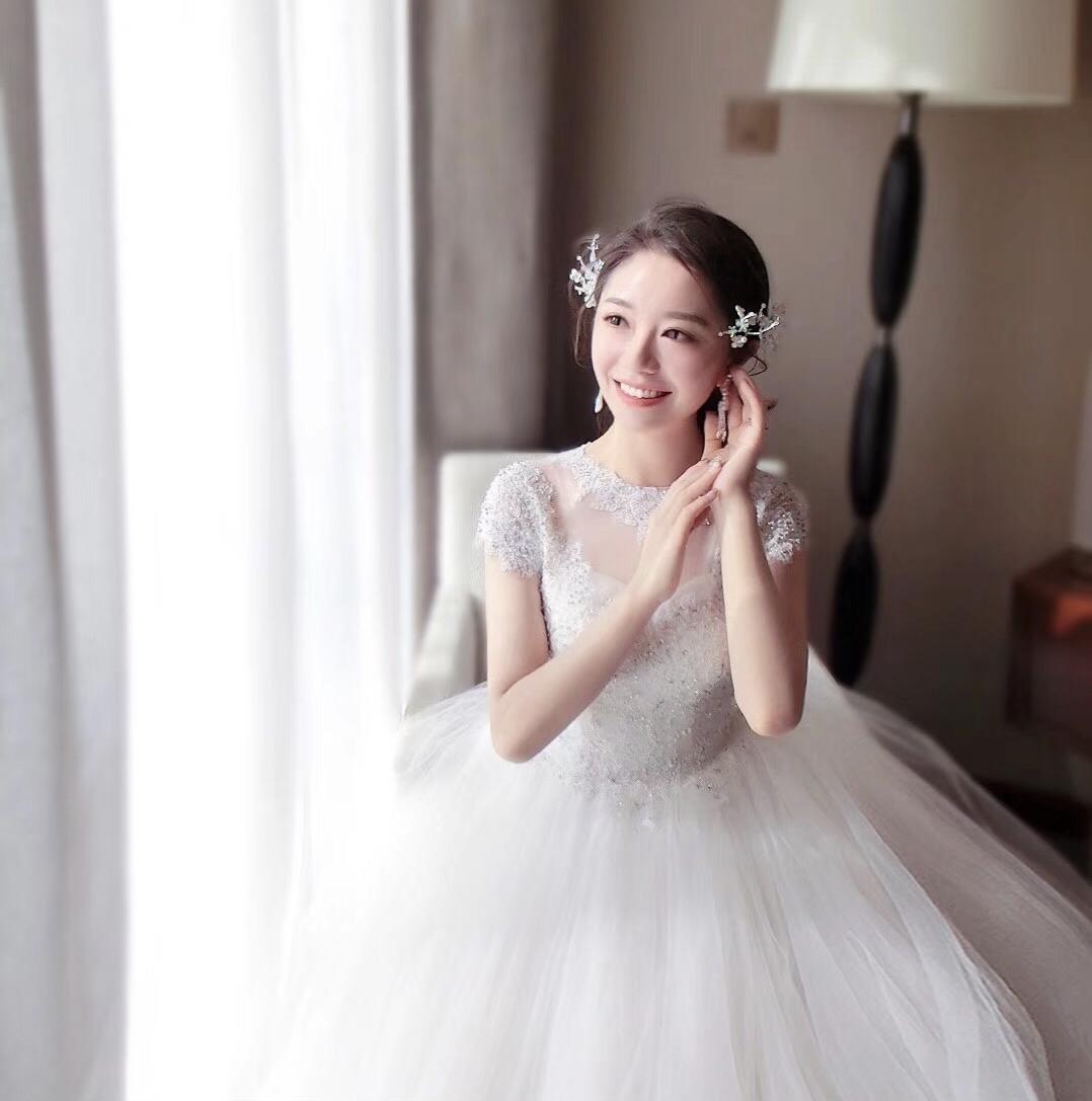 【品质优选】主纱+秀禾服各一件