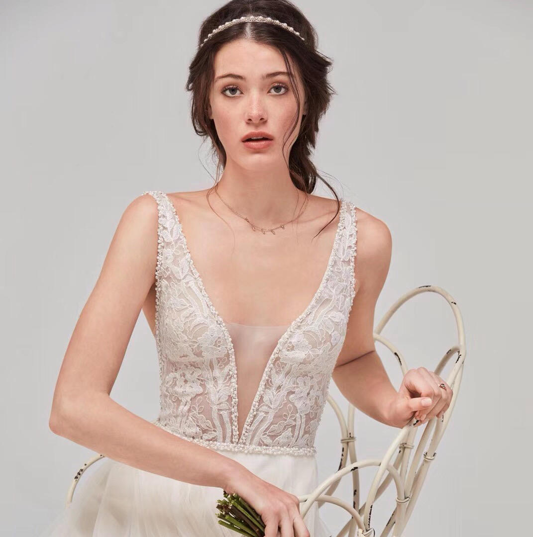 【轻纱婚纱】超值热卖设计师款婚纱六件套