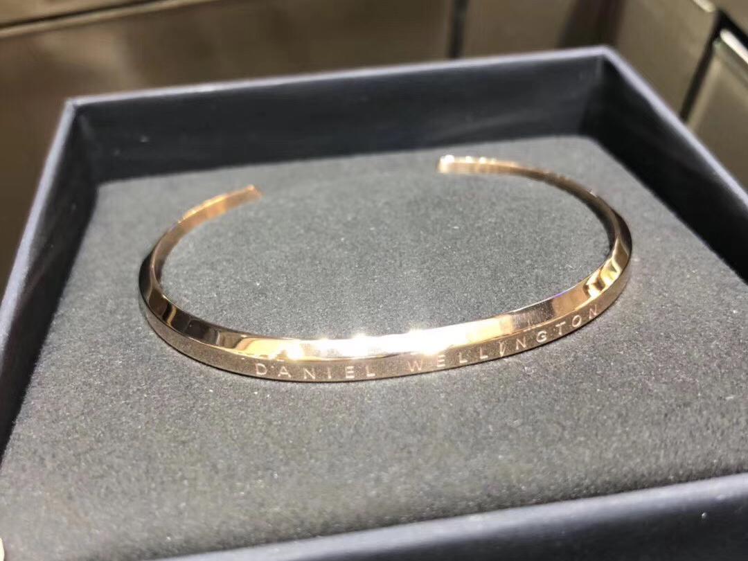 婚饰套装 钻戒女30分 男圈戒镶钻 项链手镯耳钉