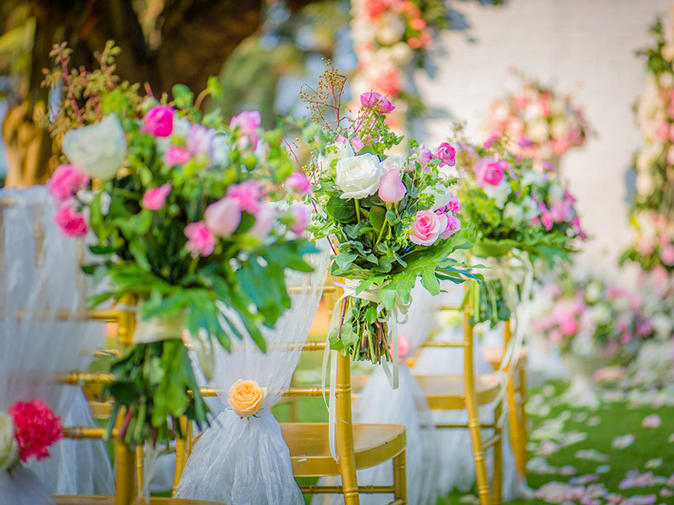 三亚简约浪漫的草坪婚礼活动套餐