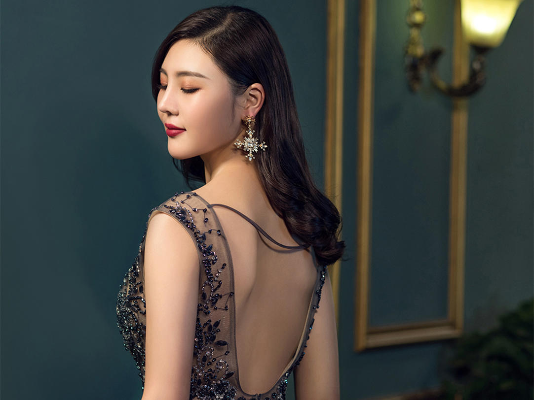 【李锐造型婚纱】三套主婚服租赁+创意总监全程跟妆