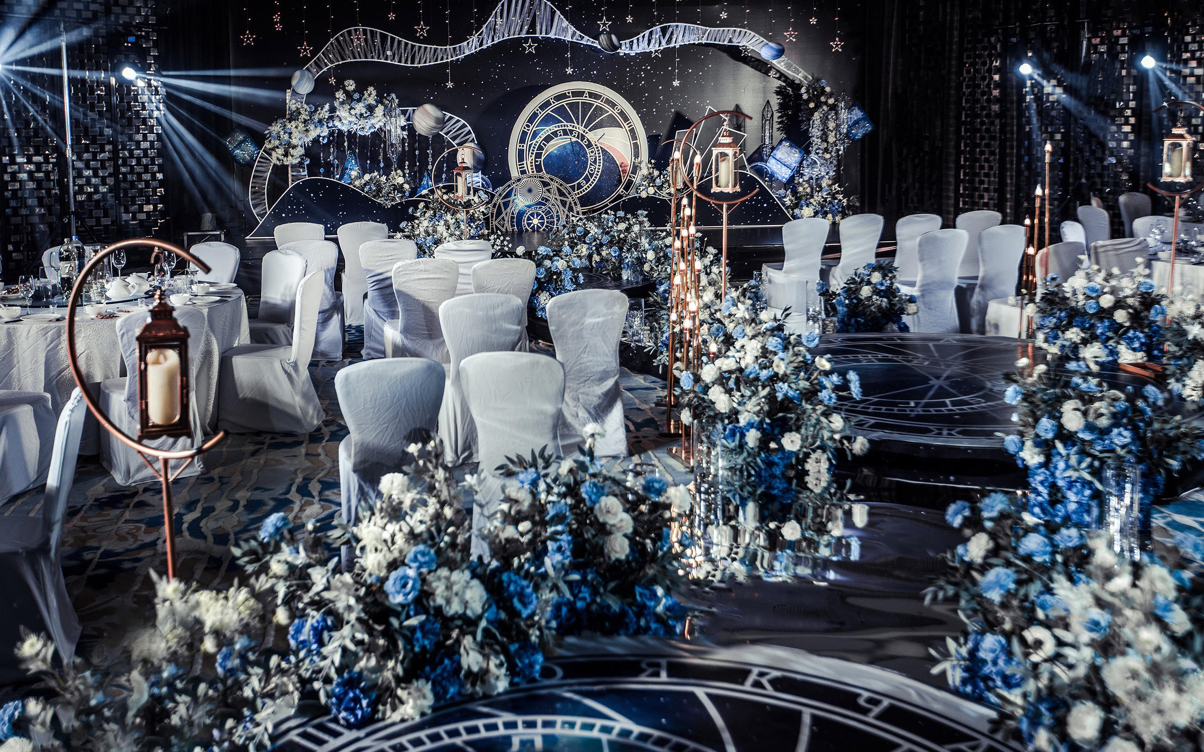 大气吊顶 花艺设计 效果超还原个性婚礼