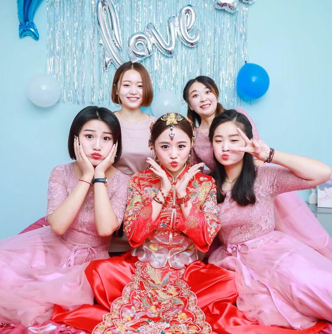 1280精美婚纱礼服，跟妆套餐