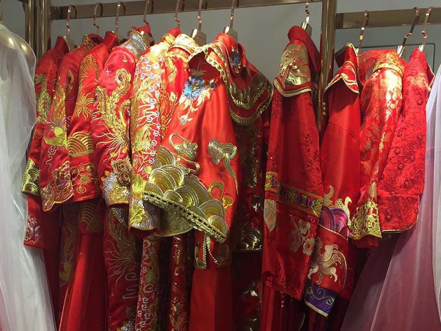 晚礼服或者敬酒服