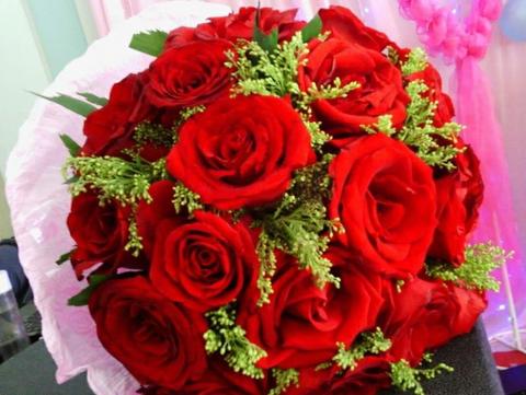 【婚礼纪推荐】新娘超美手捧花，36枝红玫瑰鲜花