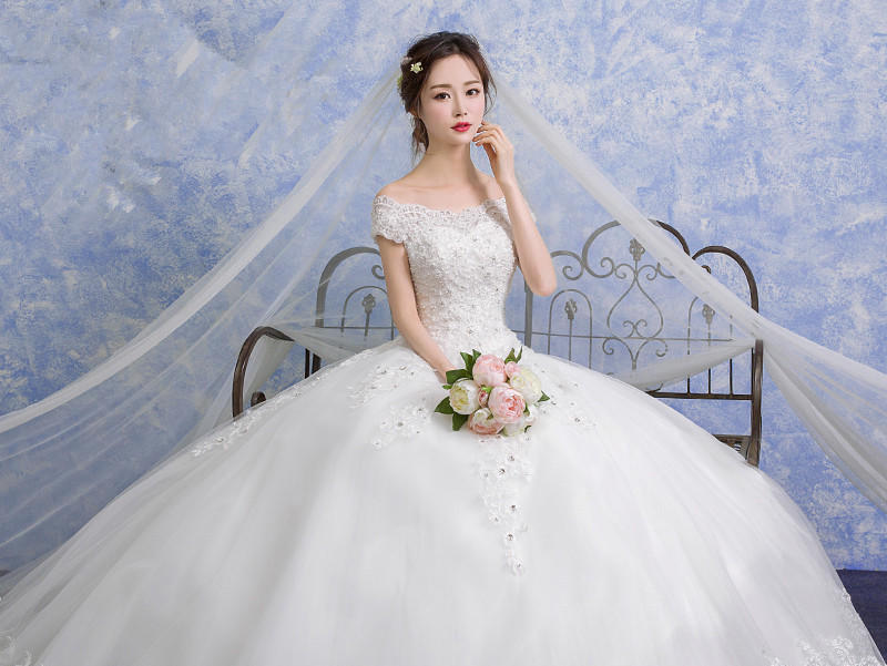 幸福启航套餐——七周年超值两套婚纱+敬酒服+跟妆