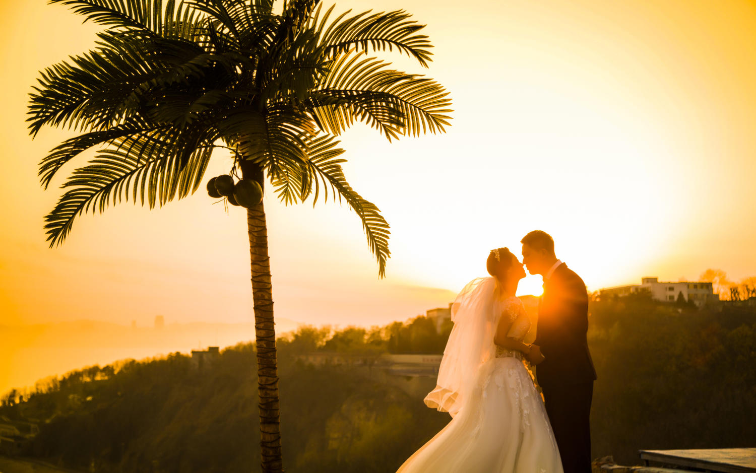 游艇出海+包郵+跑車+2晚酒店+專車游+航拍