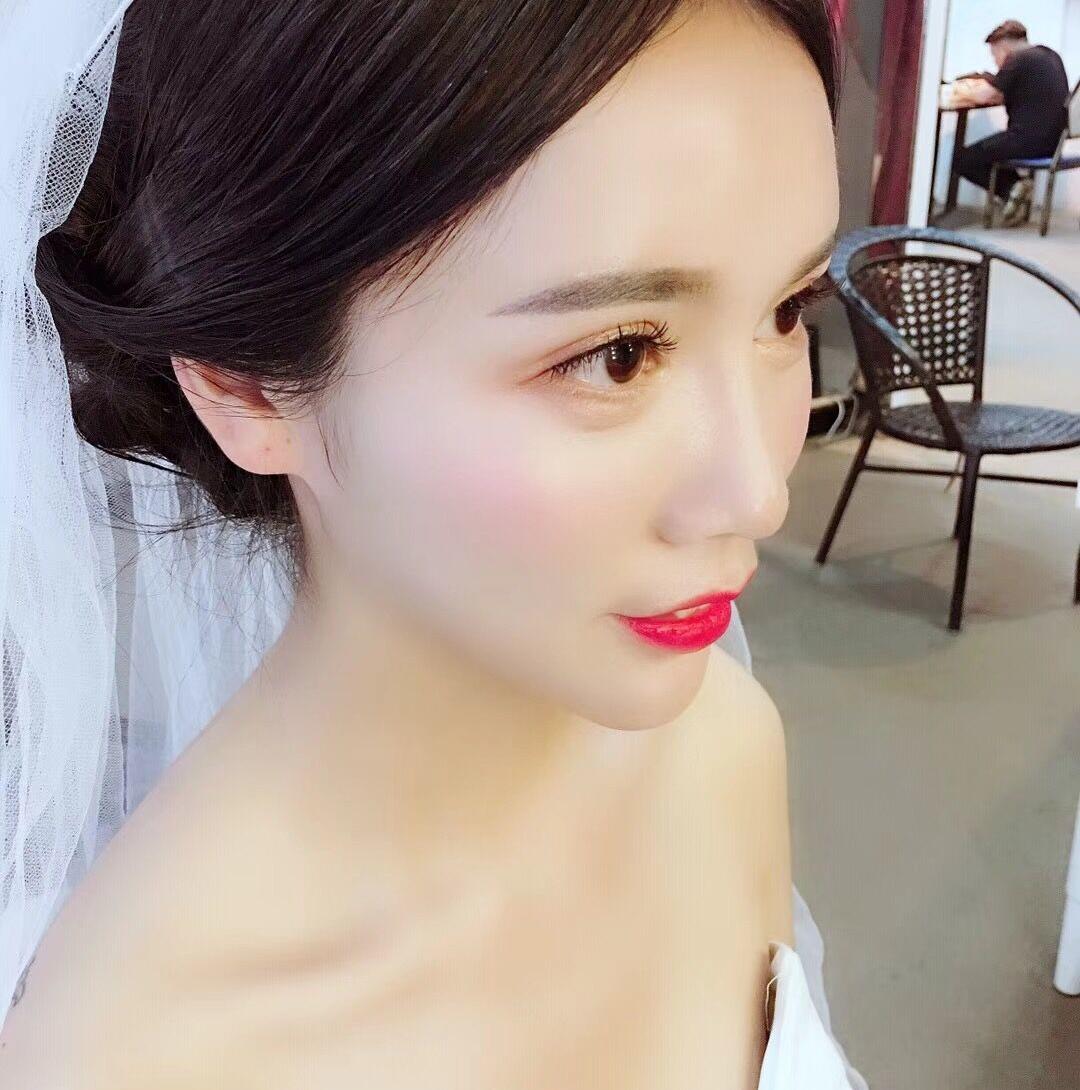 超划算套餐婚纱秀禾礼服，全程跟妆