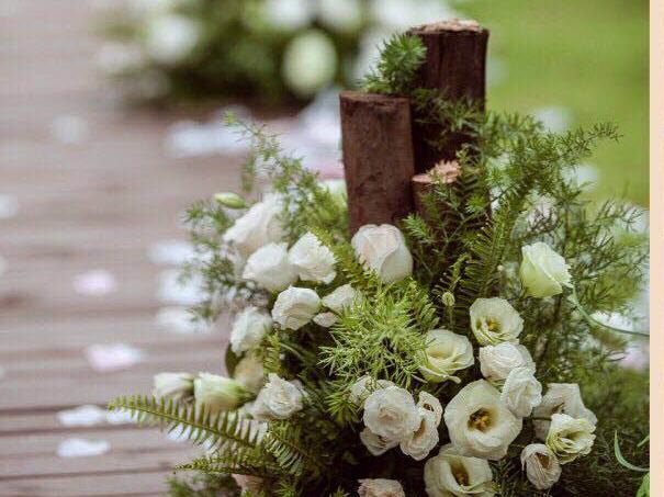 《户外草坪主题花艺婚礼》