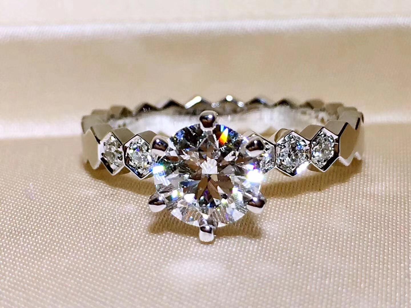 18K金蜂窝形钻戒婚戒求婚女戒