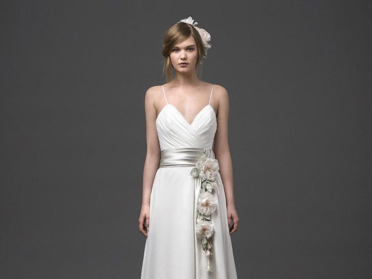 蝶恋花系列租赁婚纱+礼服（三件套）包含新娘跟妆