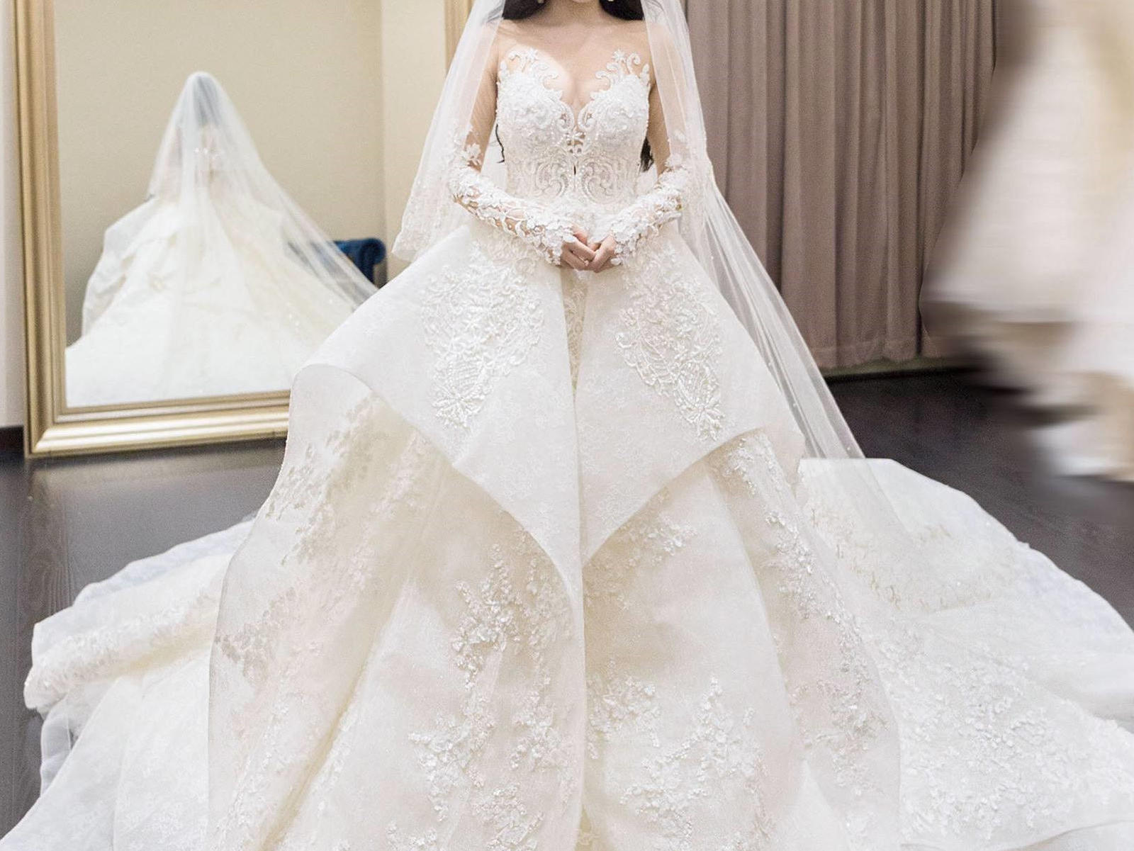 高端奢华拖尾婚纱+刺绣秀禾服+敬酒服+全程跟妆