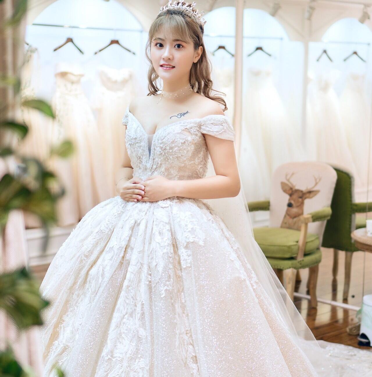 BLING柏伶纱超值经典搭配婚纱+礼服9件套餐