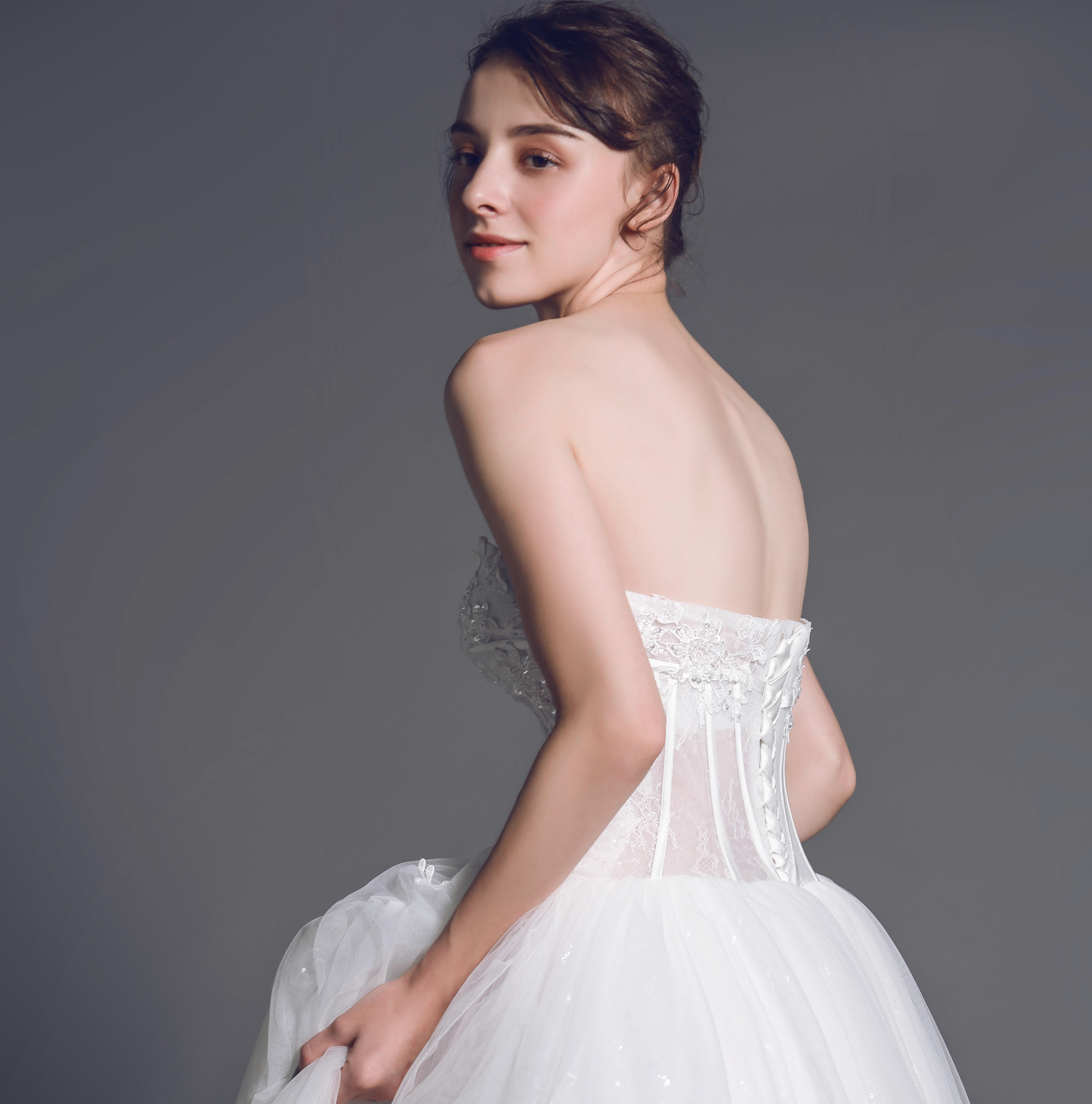 低调淡雅修身鱼骨设计抹胸出门纱