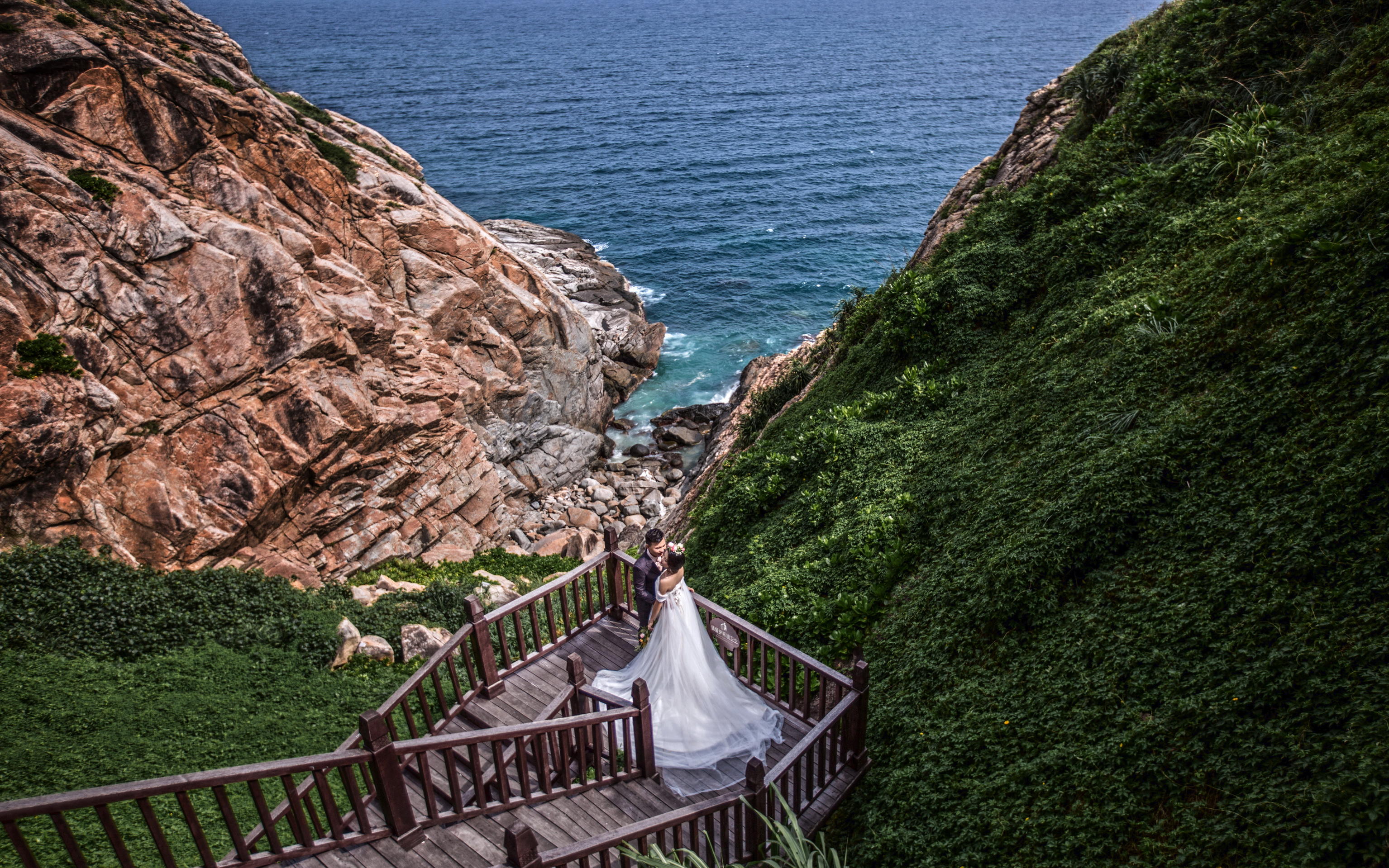 【半山半岛高端私人订制或5A级景区凤凰】报销机票