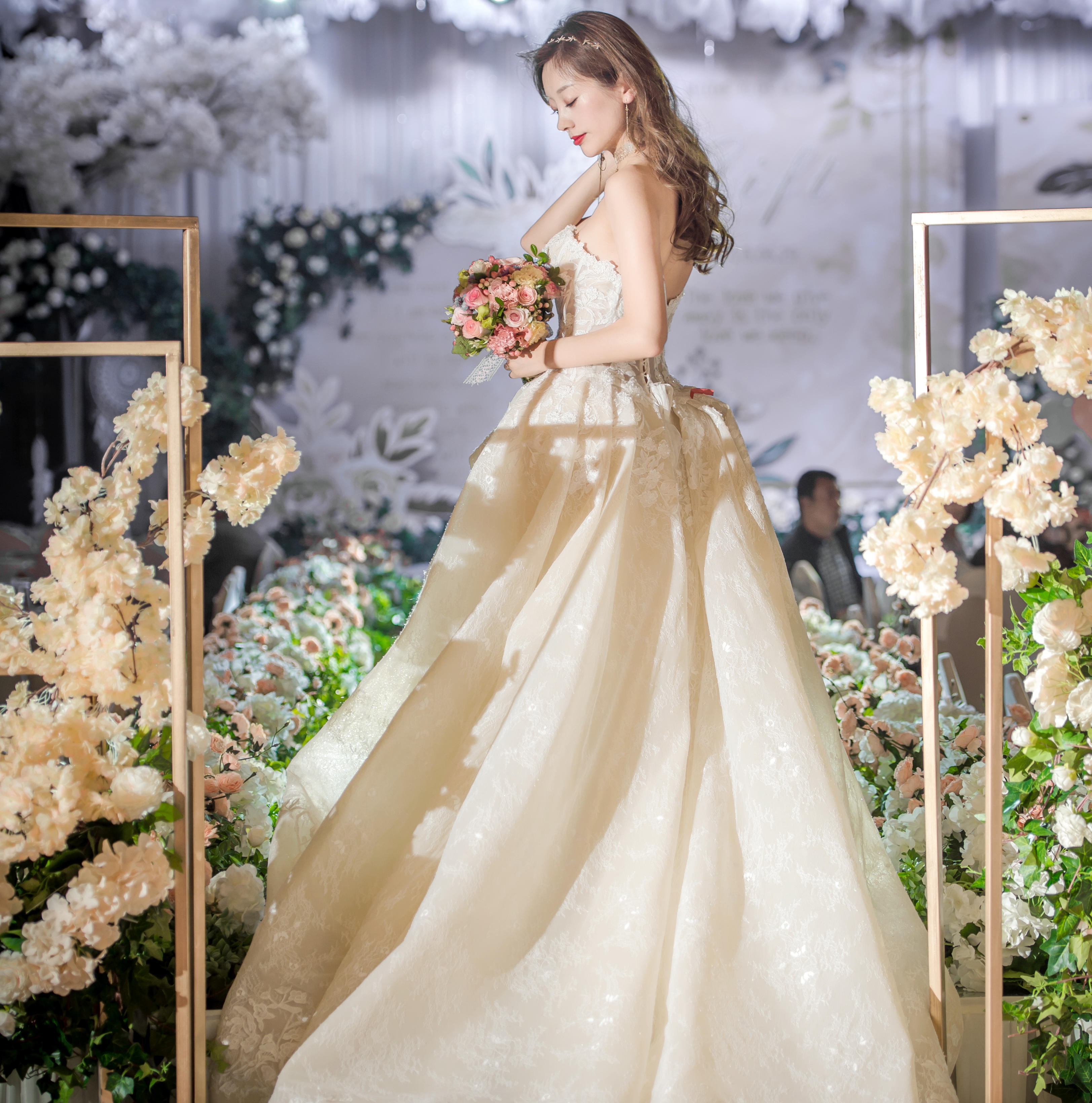 【跟妆+礼服全包】高性价比三件套+首席化妆师跟妆