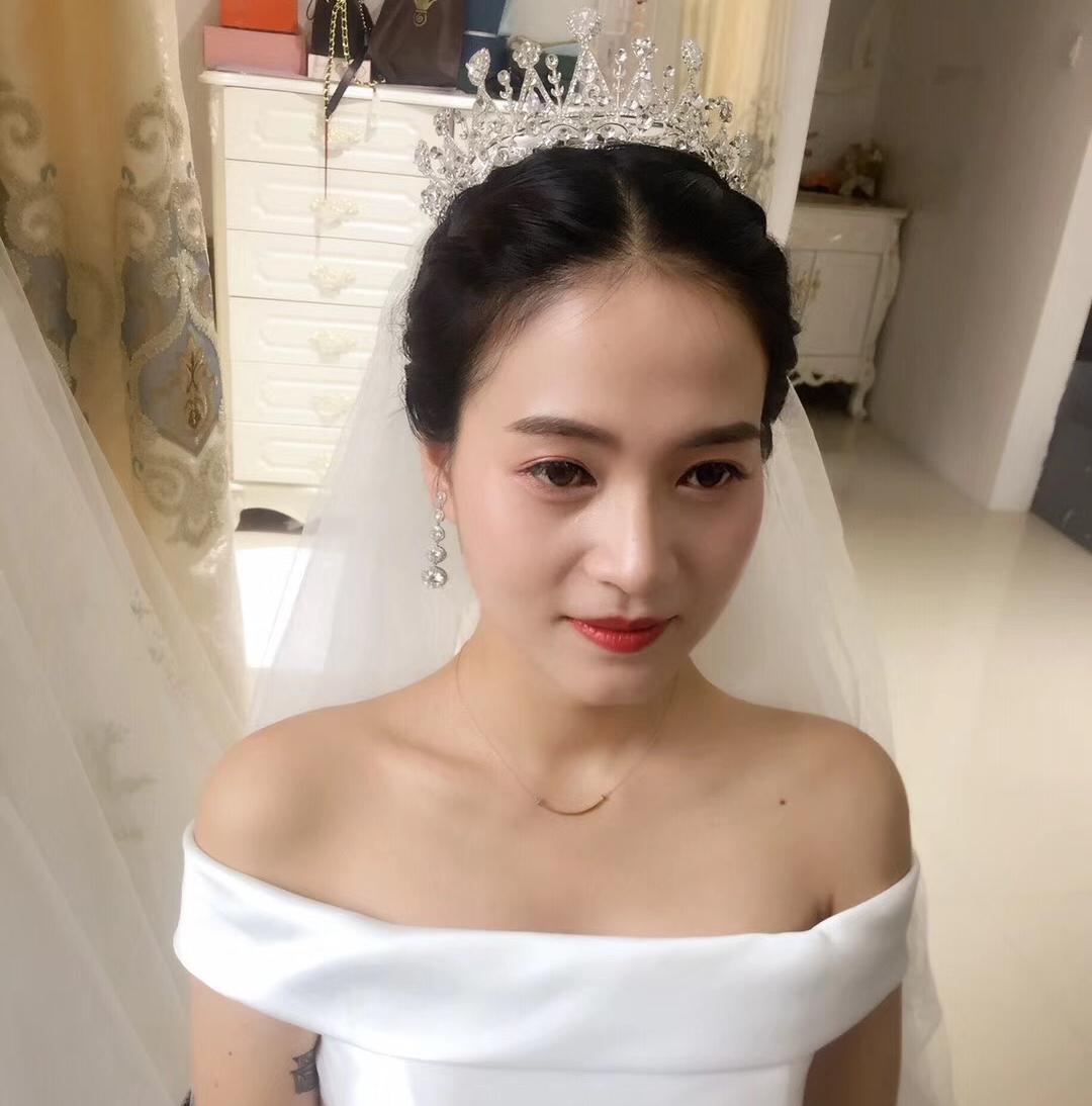 维诺高级化妆师全程跟妆 送伴娘妆+免租伴娘服6件