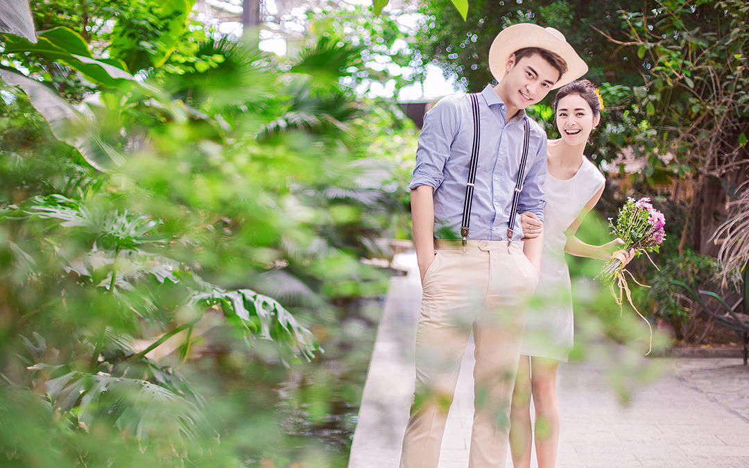 【火爆来袭】夜光婚纱+底片全送+鲜花造型+全包价