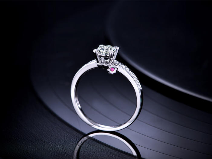 【咱们相爱吧】 白18K金钻石镶红宝石结婚戒指