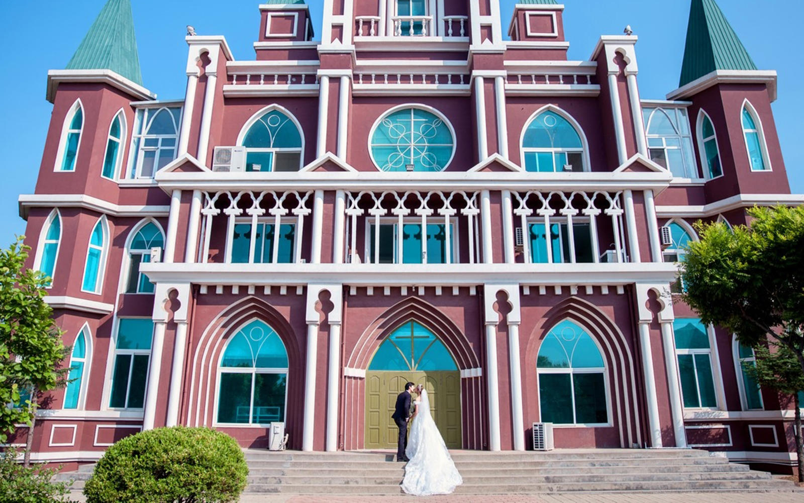 品牌酒店2晚+游艇+教堂+马场+夜景+米兰教堂