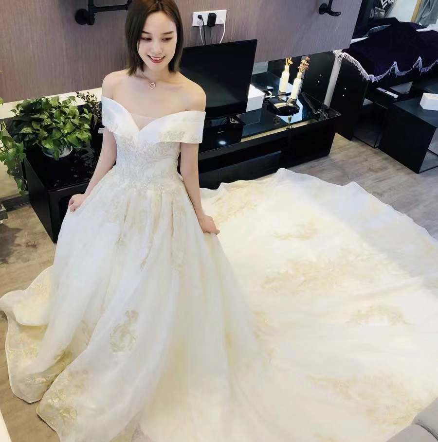 12件套，拖尾主纱+男女中式+敬酒服+伴娘/郎8