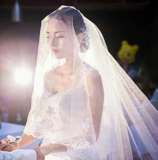 【艾尔纱婚纱馆】仪式纱大拖尾+敬酒服+跟妆