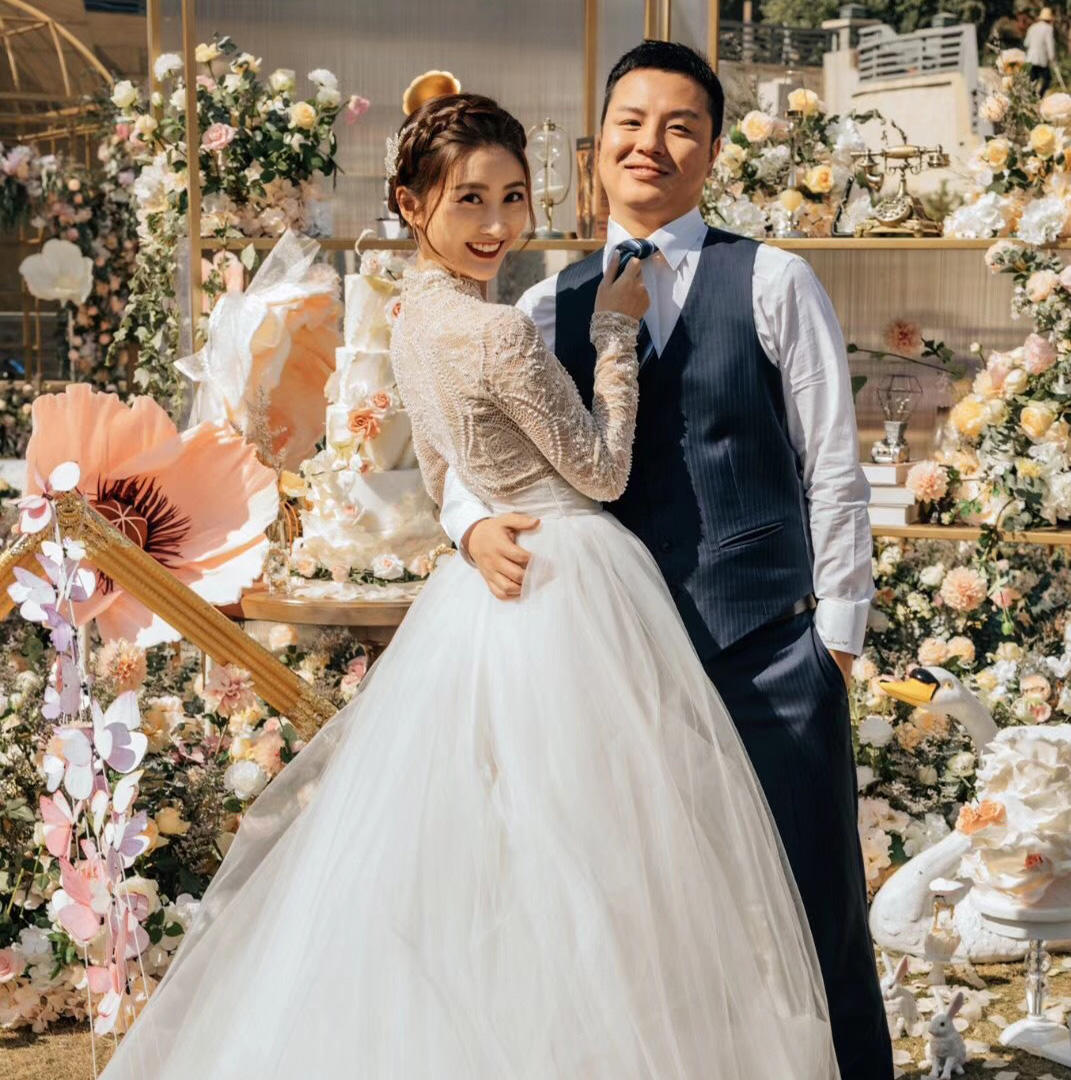 泡芙新娘婚纱礼服原创设计师品牌超值套餐男士西装