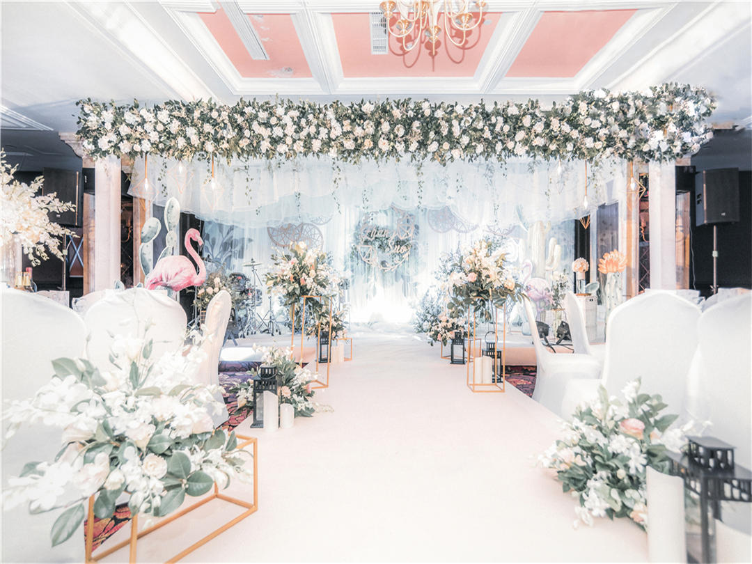 白金色搭配ins风婚礼现场